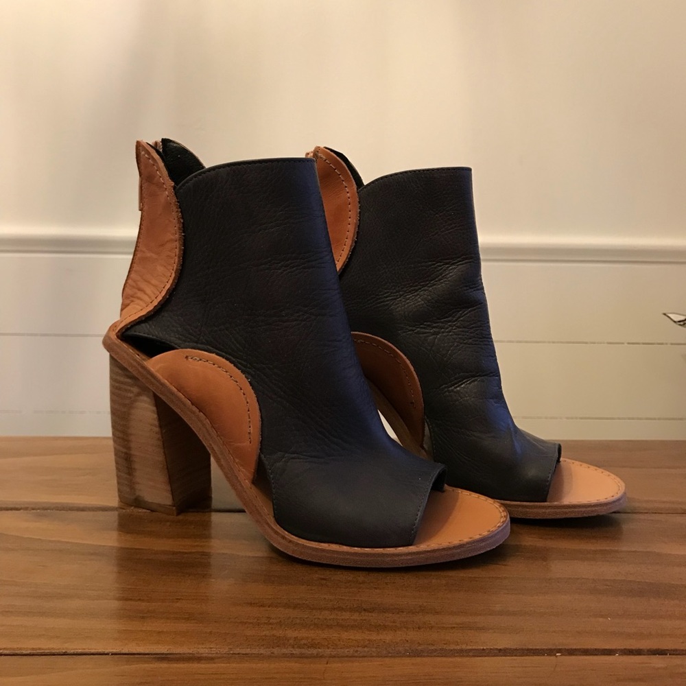 Free People black/camel heels
